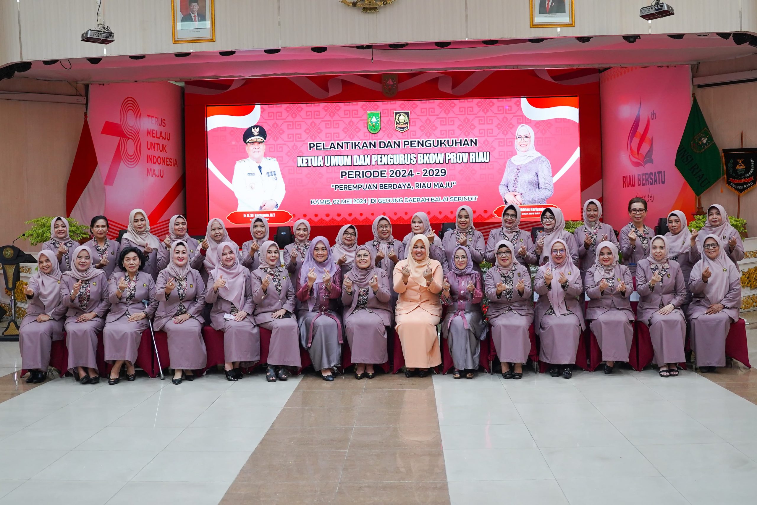 Pj Gubernur Riau Lantik Pengurus BKOW Provinsi Riau