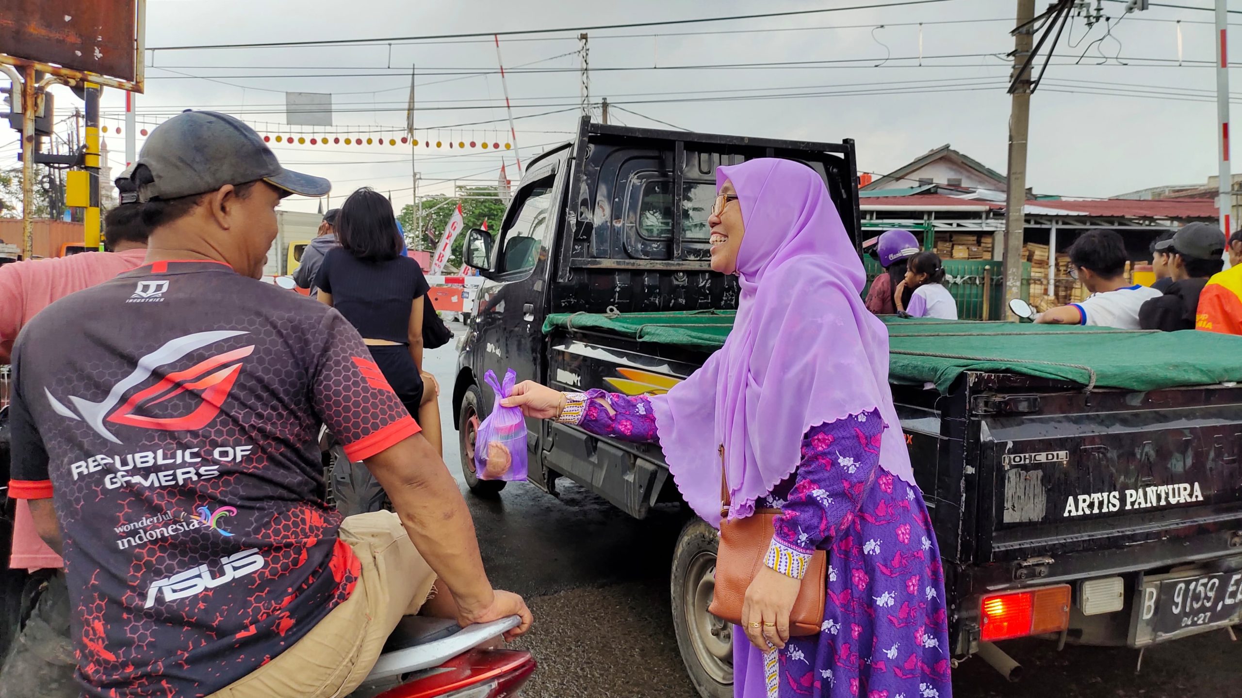 Salimah Bojonggede Berbagi Ribuan Paket Takjil dan Ratusan Nasi Bungkus