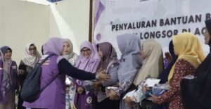 Salimah Salurkan Bantuan Banjir dan Longsor kepada Lansia di Langsa