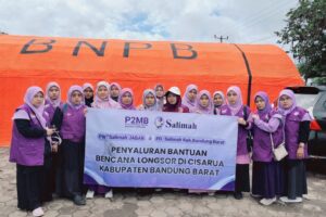 Penyaluran Bantuan Bencana Longsor di Cisarua Bandung Barat