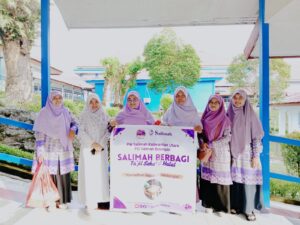 Salimah Kaltara Berbagi Takjil Sehat dan Halal