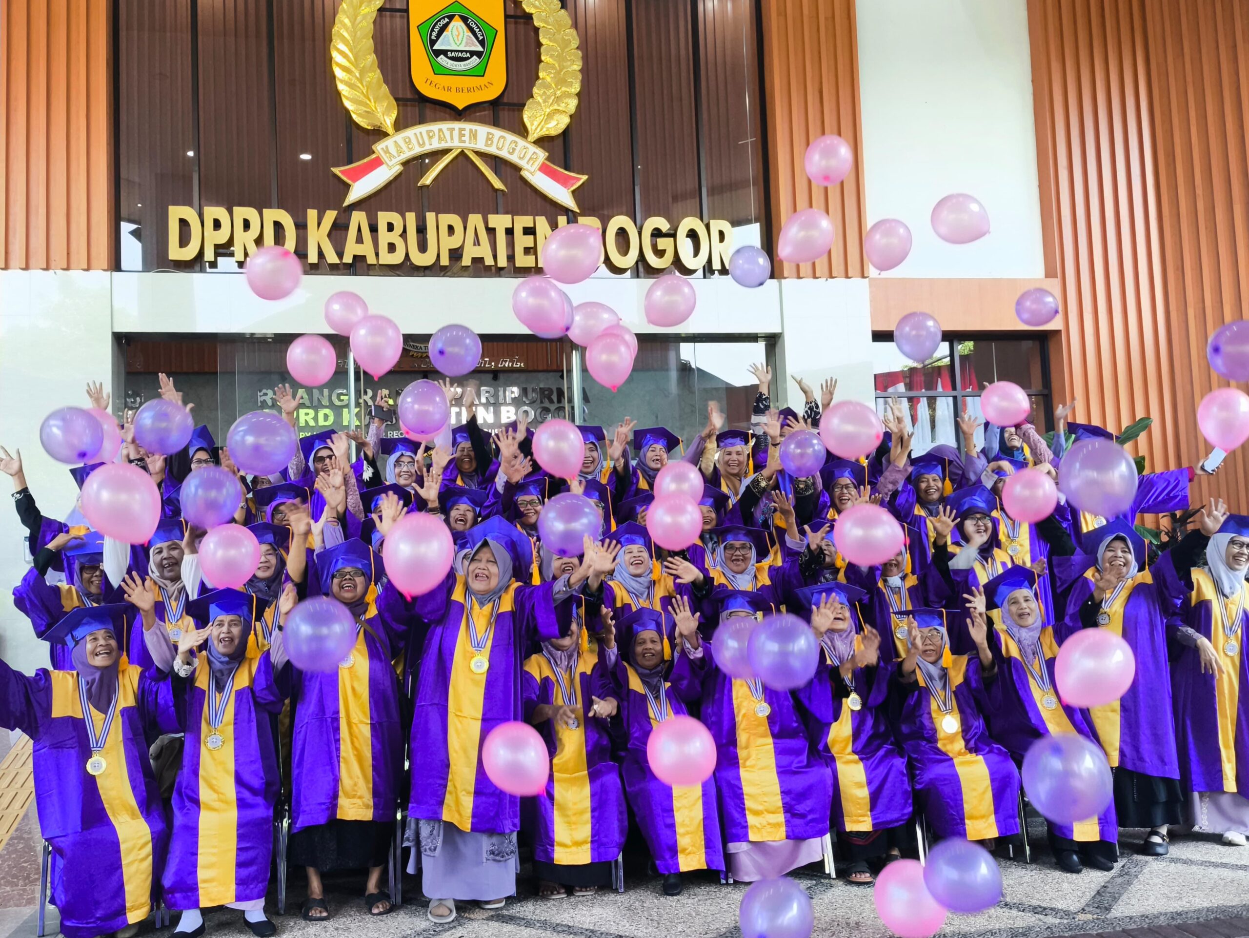 Wisuda Perdana Sekolah Lansia Salimah Bogor