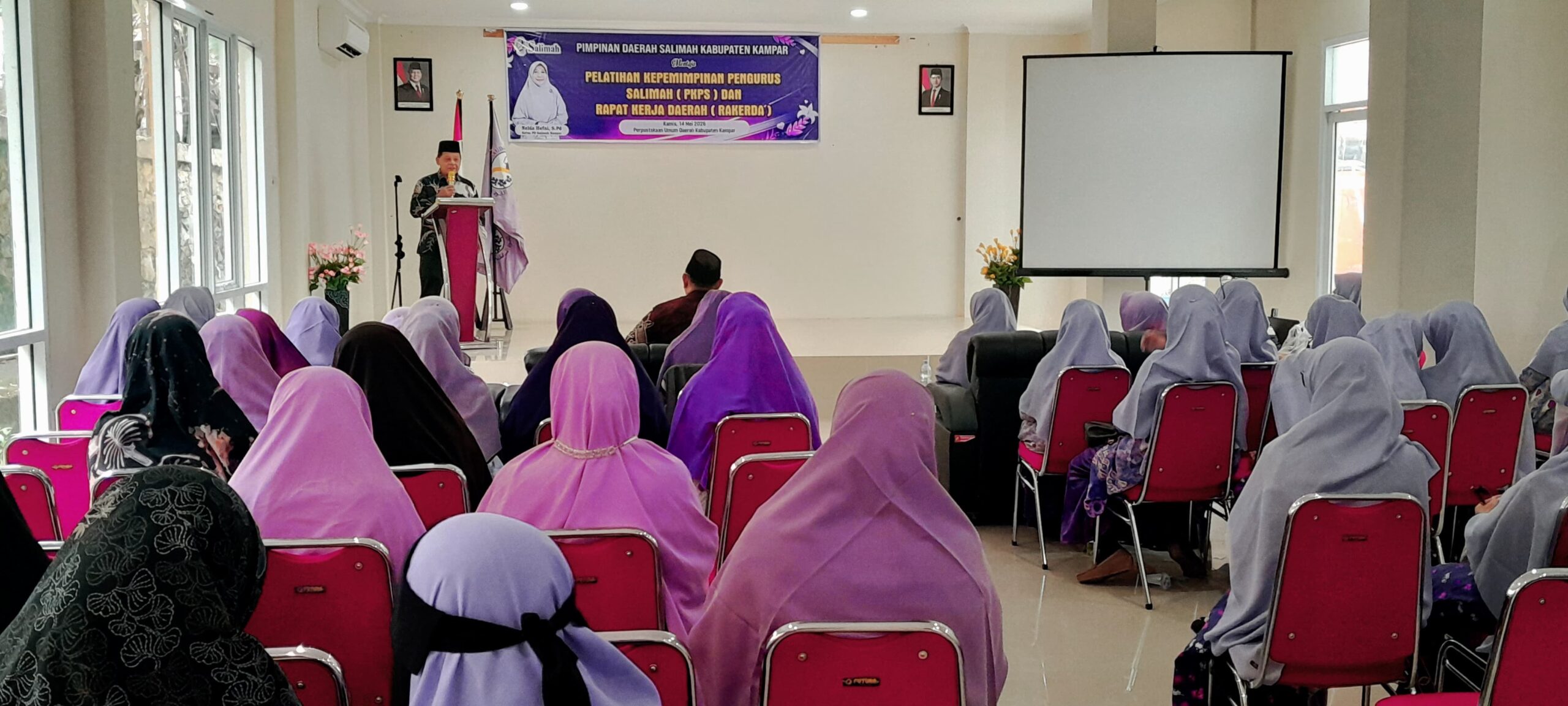 Salimah Kampar Mentaja Pelatihan Kepemimpinan Pengurus Salimah dan Rakerda