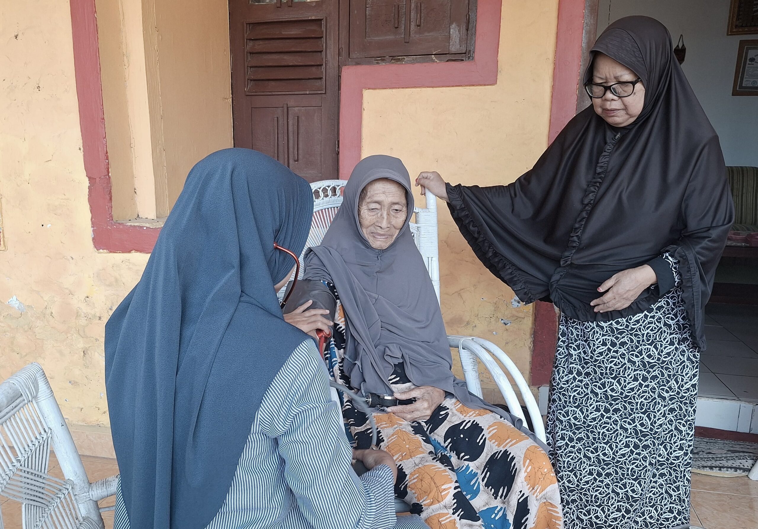Perkuat Kesehatan Lansia, Salimah Gorontalo Gelar Senam dan Periksa Kesehatan