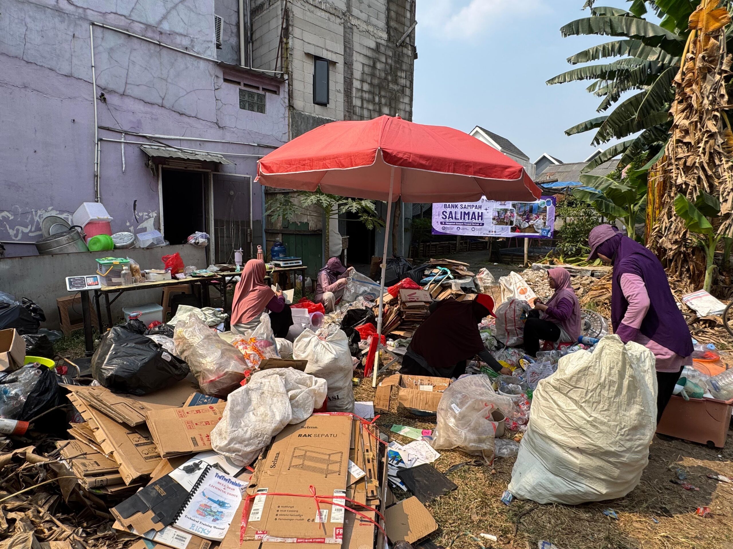 Bekasi Mendunia Akibat Emisi Gas Metana, Salimah Bergerak melalui Program Bank Sampah