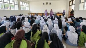 Salimah Jonggol Isi Materi MPLS di SMA Negeri 3 Jonggol, Tekankan Pentingnya Rasa Syukur