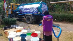 Setetes Kepedulian di Tengah Kekeringan: Salimah Purbalingga dan Lazis Jateng Salurkan 16.000 Liter Air Bersih
