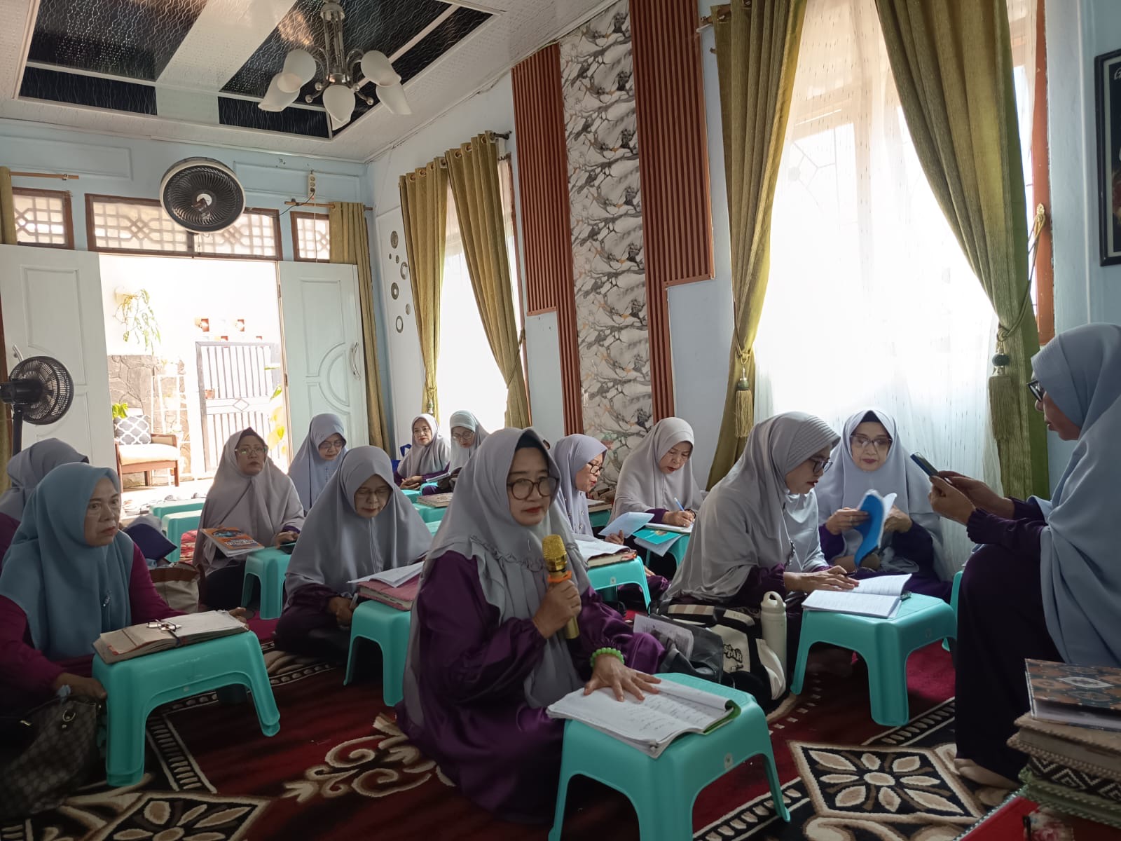 Sekolah Lansia Salimah Tanjung Karang Pusat Beri Edukasi Kesehatan Pencernaan
